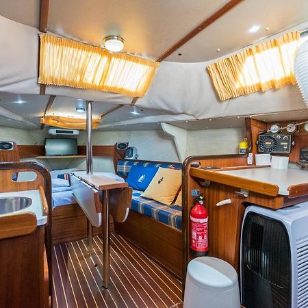 Pequeno Velero En Port Forum Ideal Para Backpackers Sant Adria de Besos Exteriér fotografie