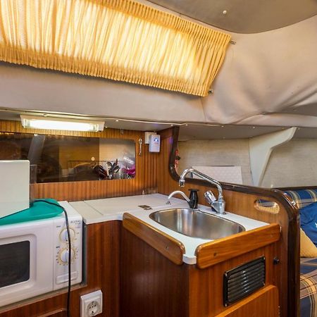 Pequeno Velero En Port Forum Ideal Para Backpackers Sant Adria de Besos Exteriér fotografie