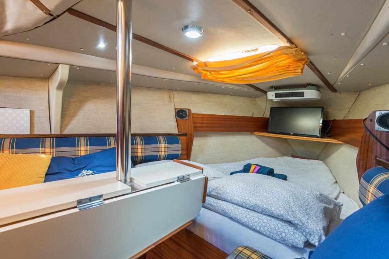 Pequeno Velero En Port Forum Ideal Para Backpackers Sant Adria de Besos Exteriér fotografie