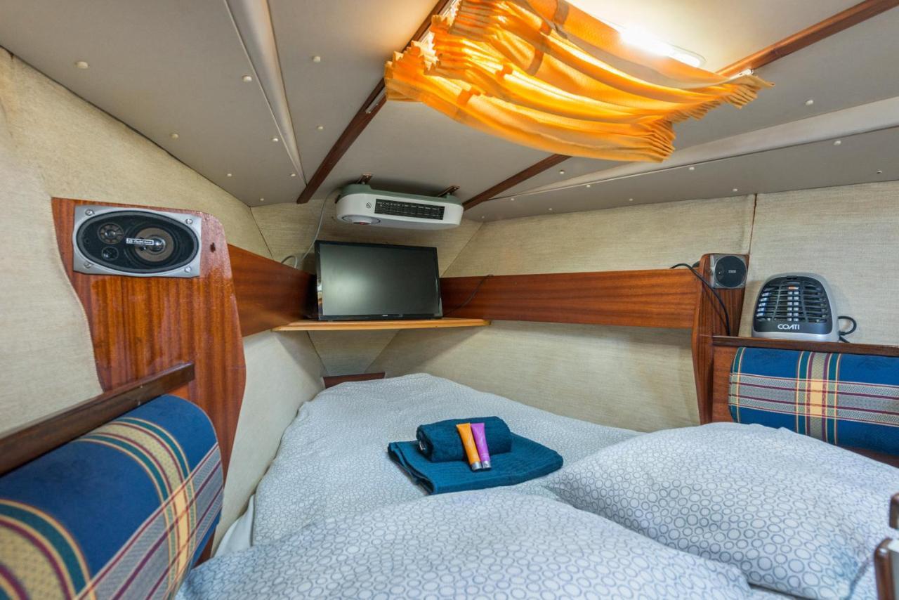 Pequeno Velero En Port Forum Ideal Para Backpackers Sant Adria de Besos Exteriér fotografie