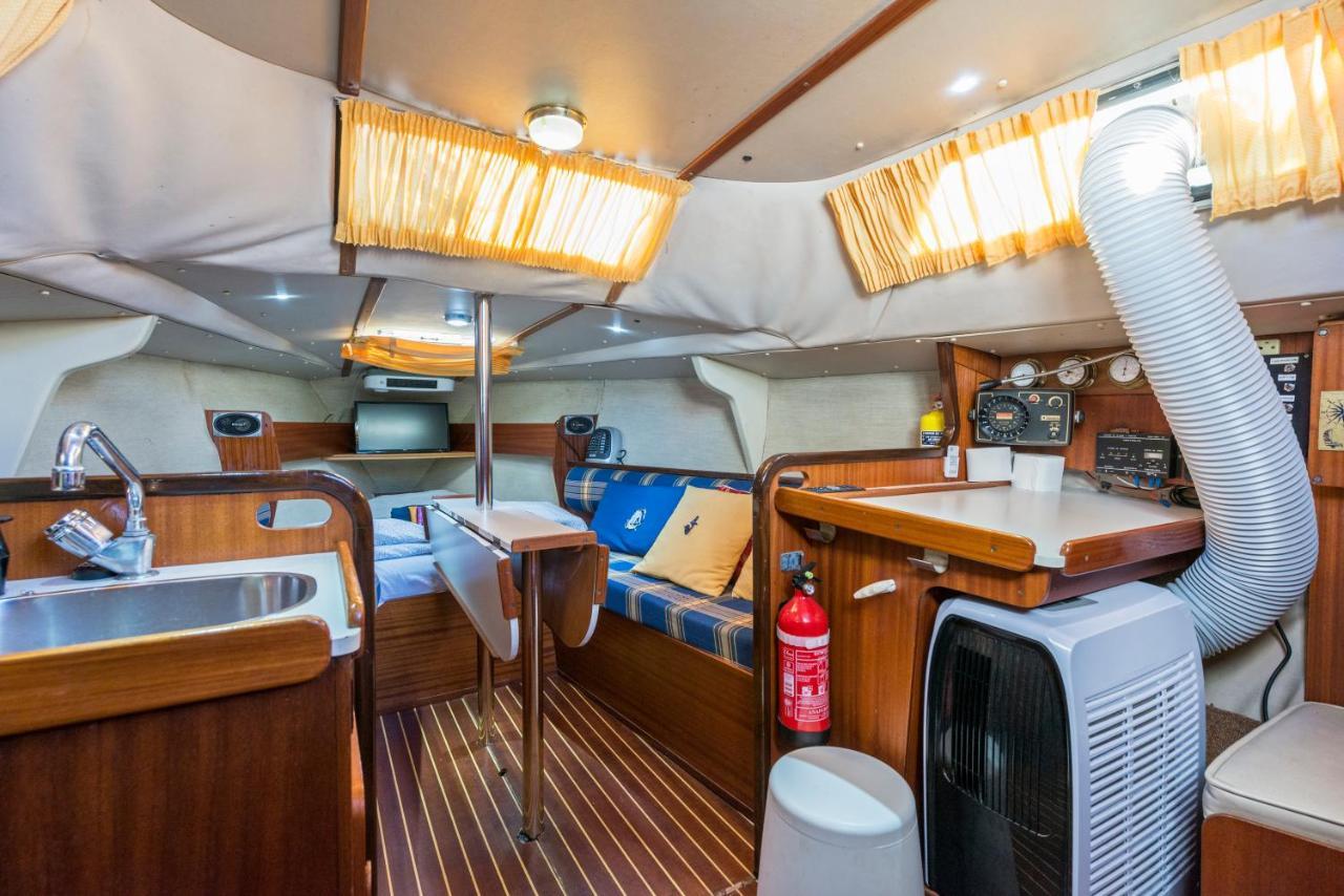 Pequeno Velero En Port Forum Ideal Para Backpackers Sant Adria de Besos Exteriér fotografie
