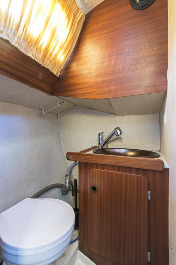 Pequeno Velero En Port Forum Ideal Para Backpackers Sant Adria de Besos Exteriér fotografie