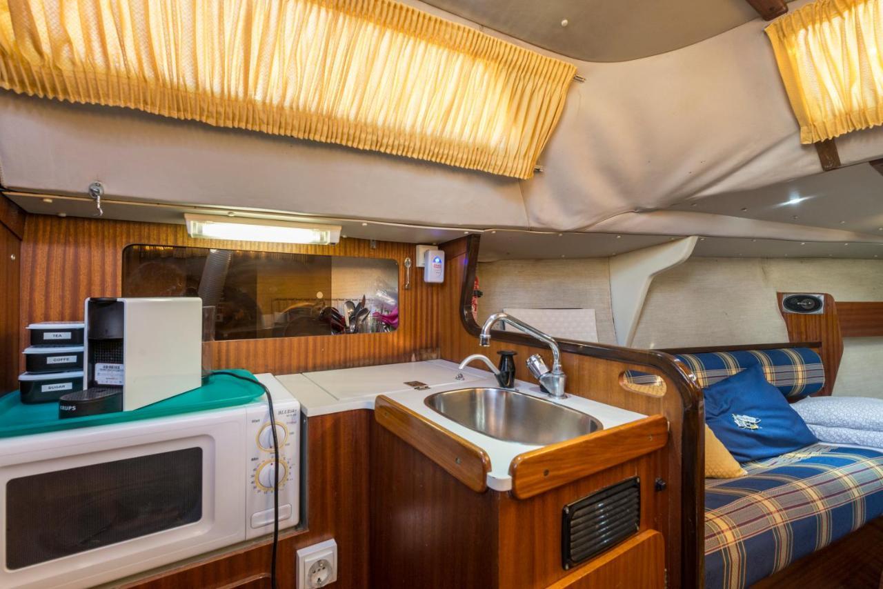 Pequeno Velero En Port Forum Ideal Para Backpackers Sant Adria de Besos Exteriér fotografie