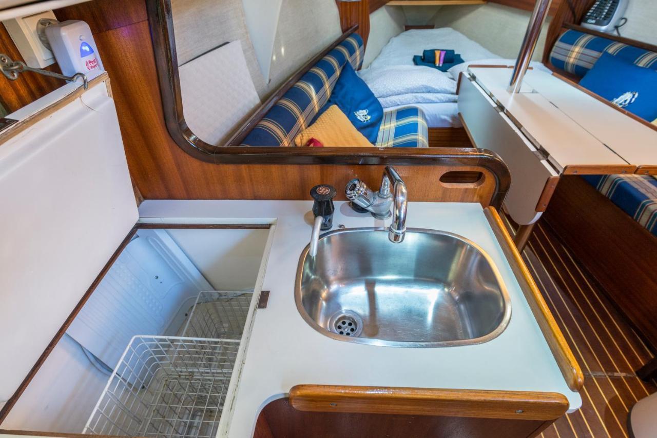 Pequeno Velero En Port Forum Ideal Para Backpackers Sant Adria de Besos Exteriér fotografie