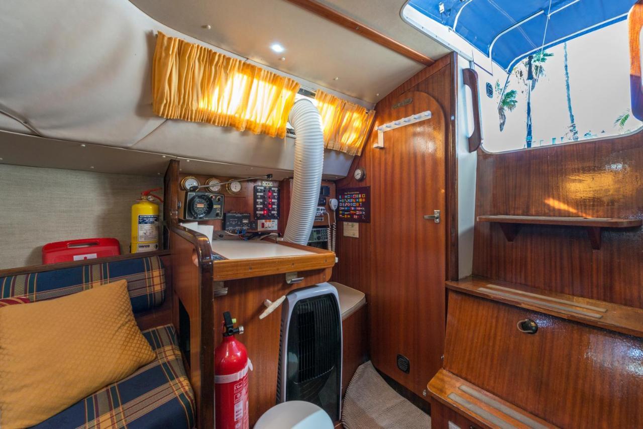 Pequeno Velero En Port Forum Ideal Para Backpackers Sant Adria de Besos Exteriér fotografie